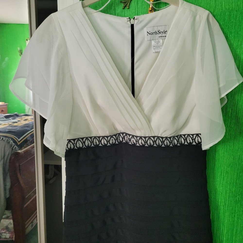 North Style Black and White Cocktail Dress Size 6